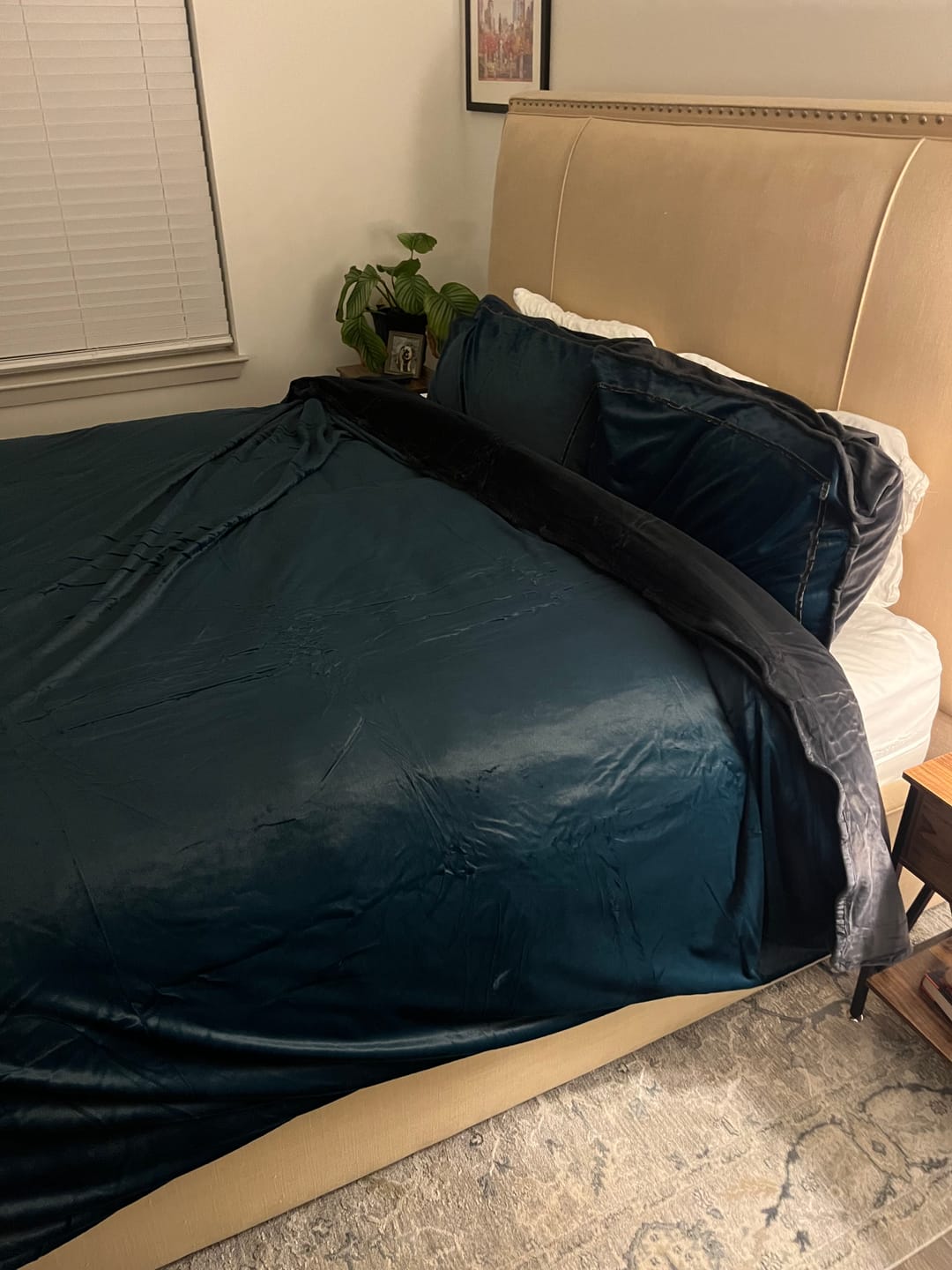 Customer photo review of The Velós Fine Velvet Bedding Set