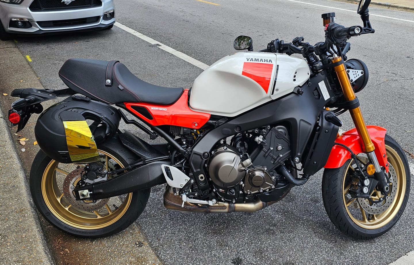 Customer photo review of XSR900 Helmet Hook (lock) 2022+