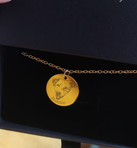 Customer photo review of Ogrlica: Pet Portrait