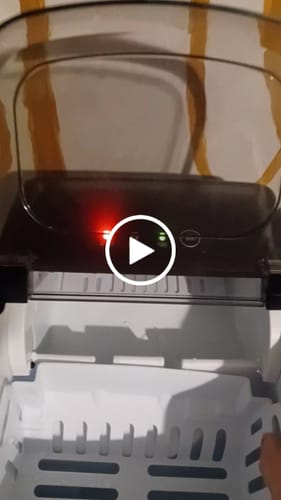 Customer video review of 26.5lbs/24H Bullet Ice Countertop Ice Maker