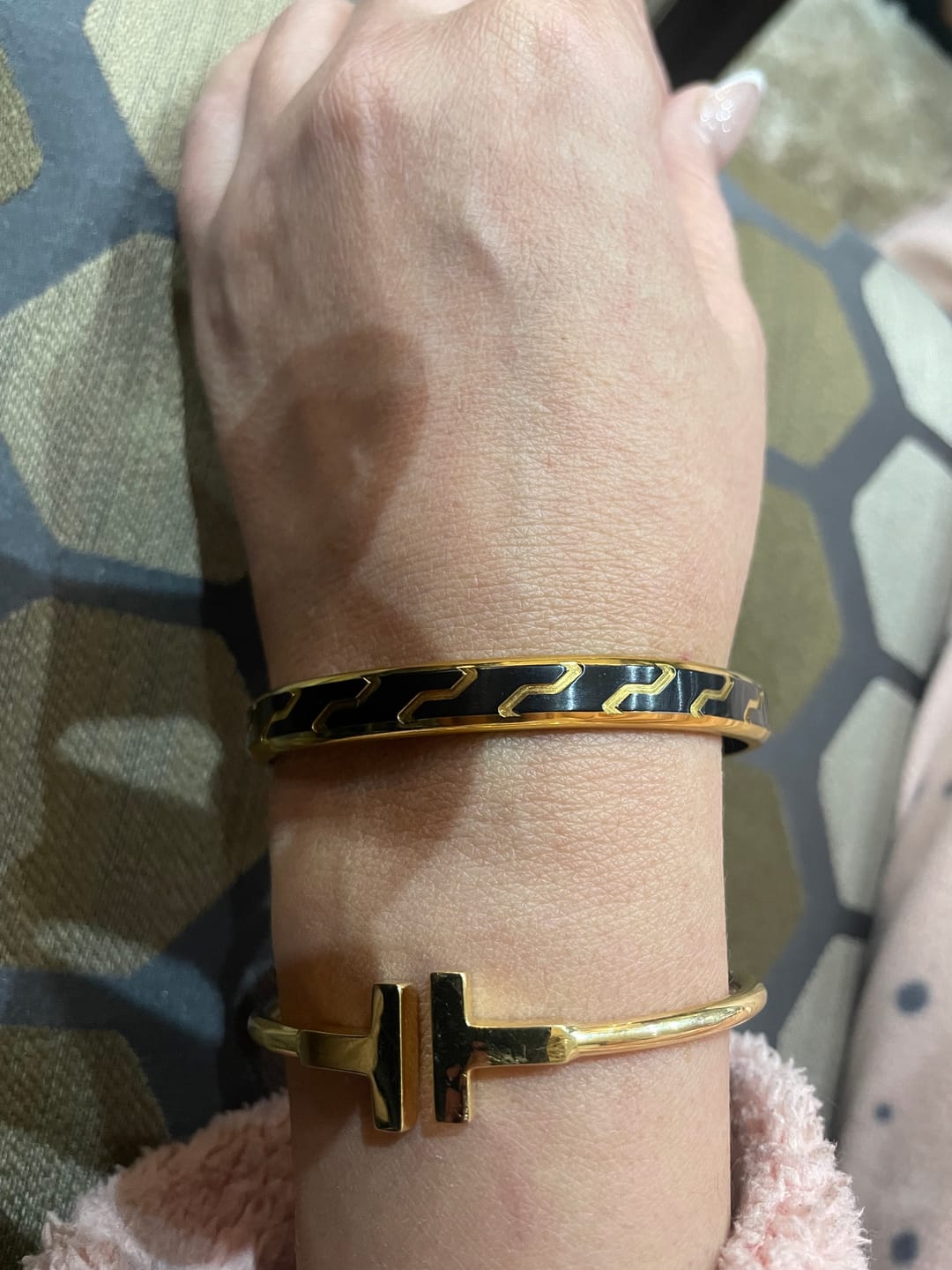 Customer photo review of JULIVNO CUFF - BLACK/GOLD