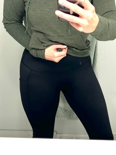 Customer photo review of Arie Leggings