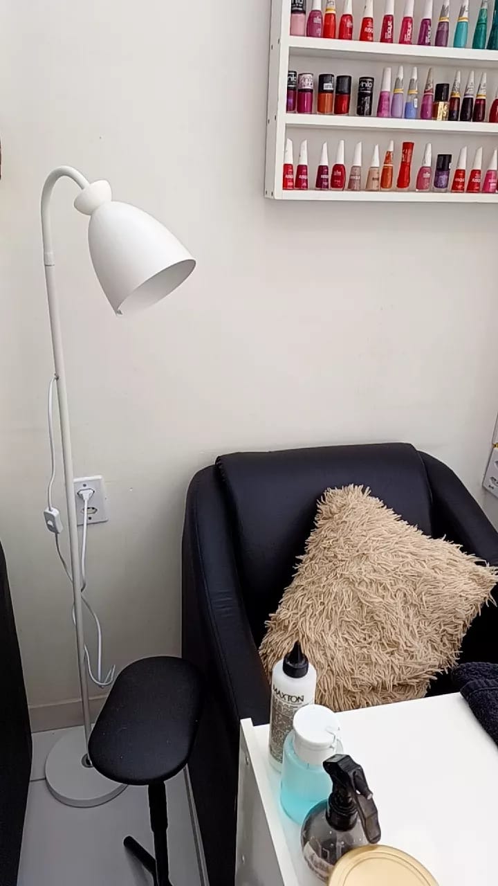 Customer photo review of Luminária de Chão Articulada com Pedestal 360°