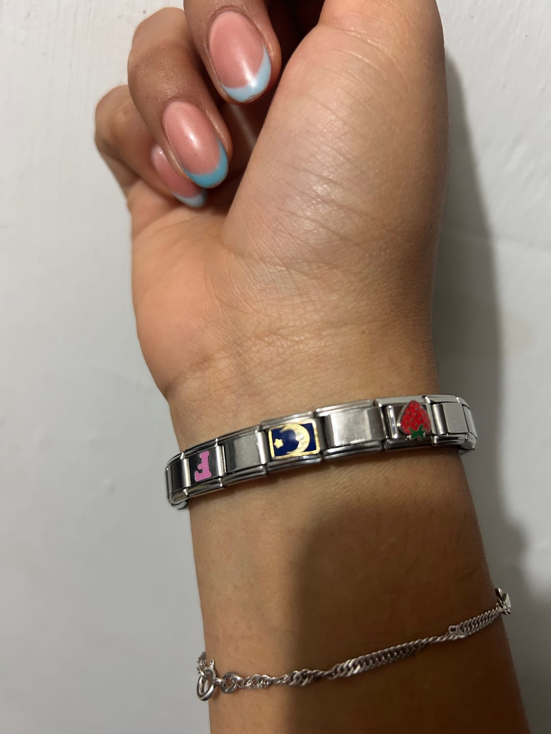 Customer photo review of Charm Inicial Lila