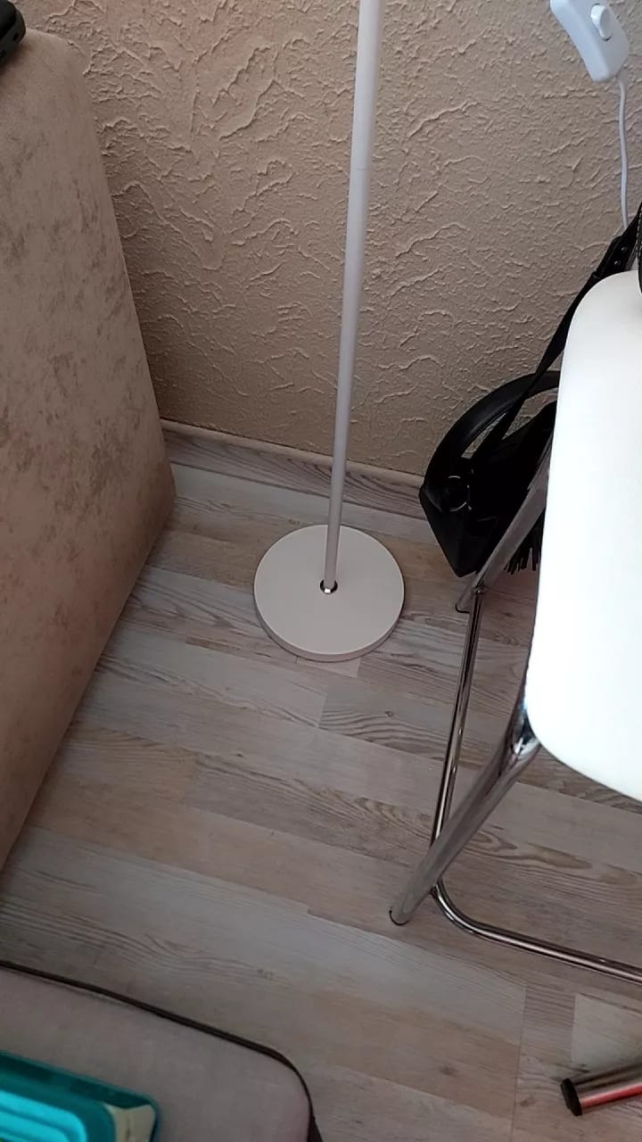 Customer photo review of Luminária de Chão Articulada com Pedestal 360°