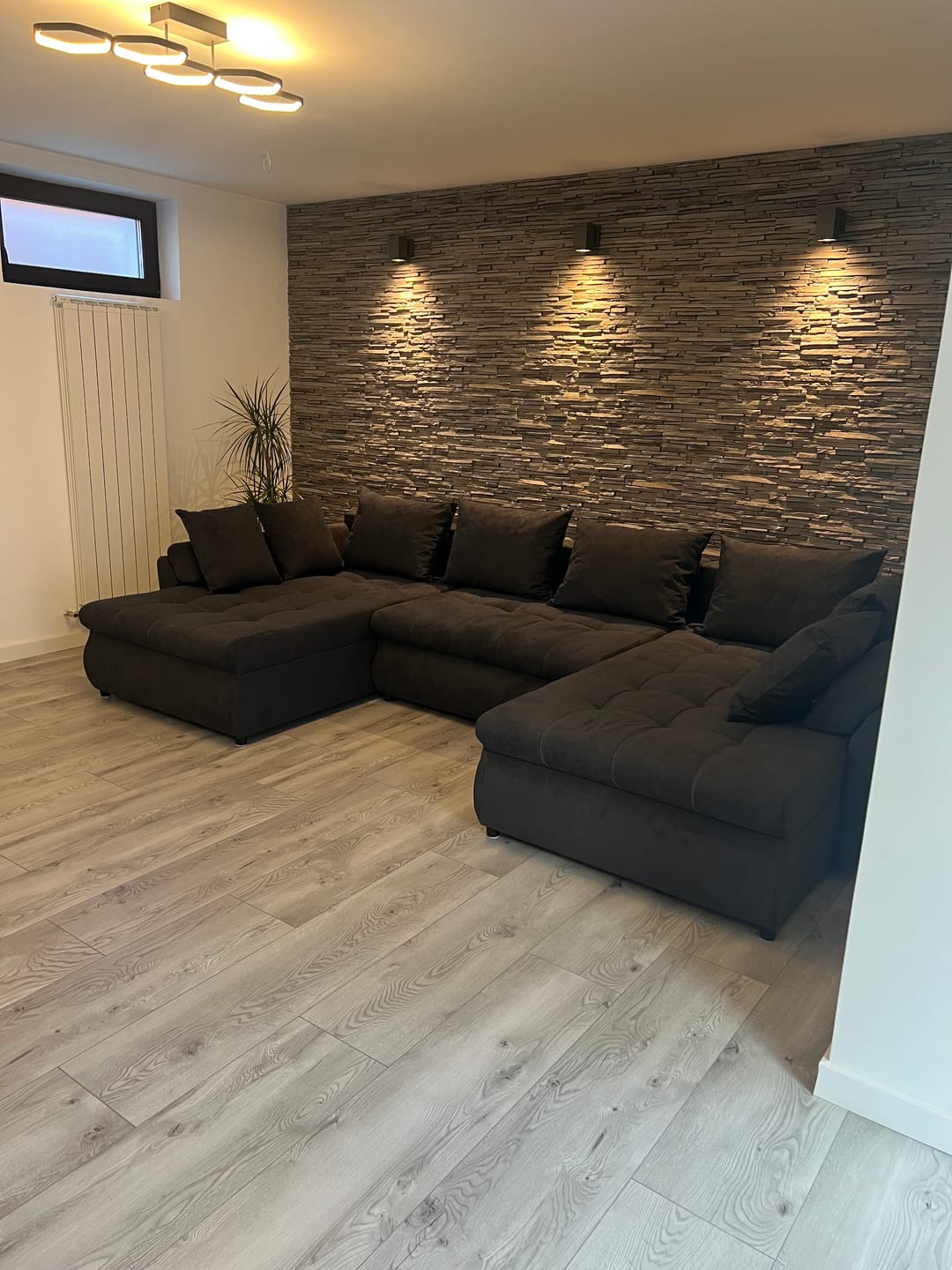 Customer photo review of Colțar extensibil dumonde cu ladă de depozitare si sezut confortabil din spuma HR, Loana U Grafit 355x185 cm