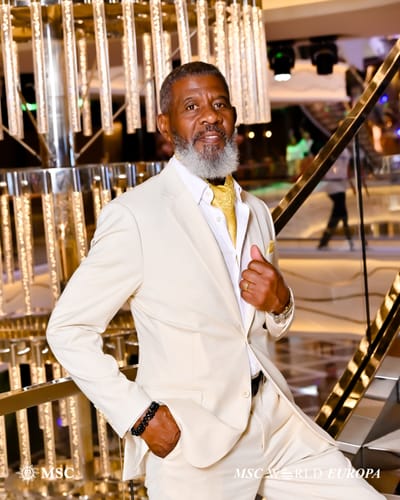 Customer photo review of Barry Wang Yellow Paisley Silk Ascot Tie Handkerchief Cufflinks Set