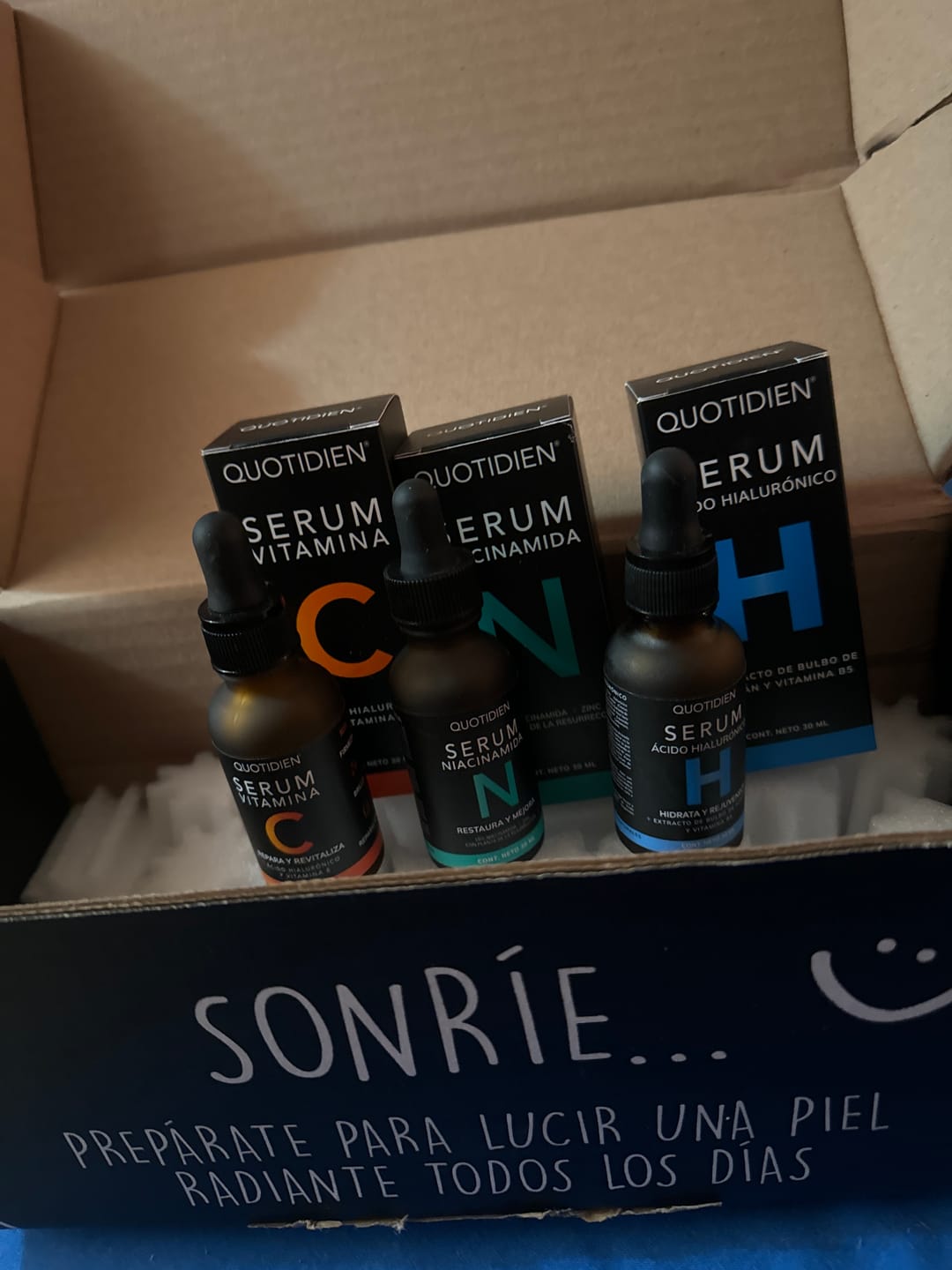 Customer photo review of Kit Los Esenciales (47% OFF) - Serum de Vitamina C 30ml + Serum de Niacinamida 30ml + Serum de Ácido Hialurónico 30ml