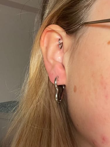 Customer photo review of Heart Huggie Edelstahl Ohrringe 14K Vergoldet