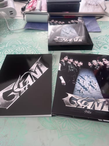 Customer photo review of Stray Kids 2nd Japan Album - GIANT