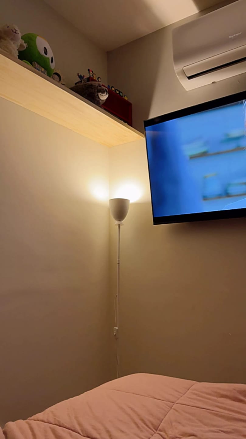 Customer photo review of Luminária de Chão Articulada com Pedestal 360°