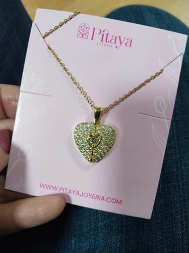 Customer photo review of Collar Corazón Eterno Personalizado