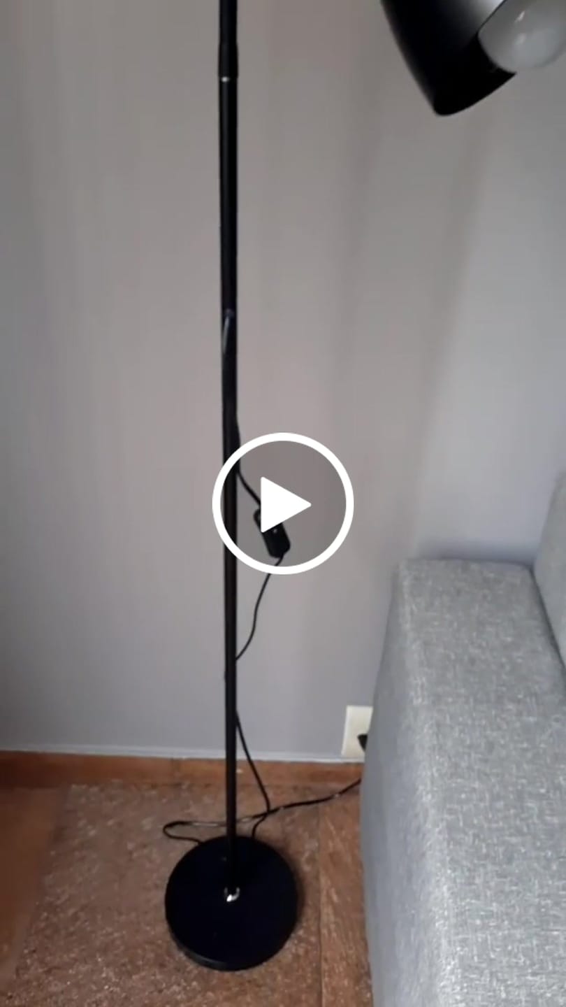 Customer video review of Luminária de Chão Articulada com Pedestal 360°