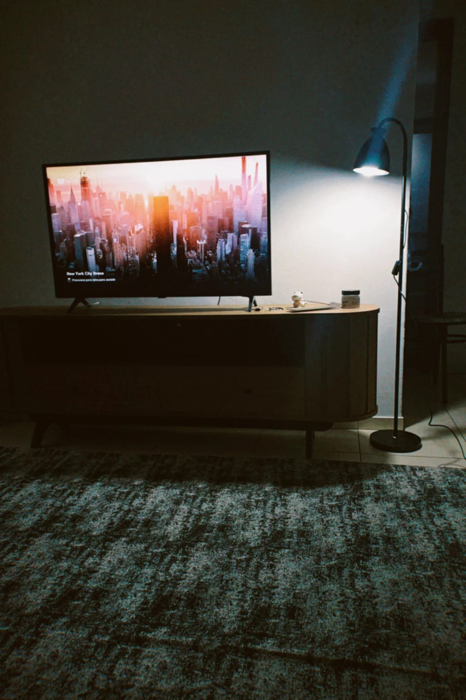 Customer photo review of Luminária de Chão Articulada com Pedestal 360°