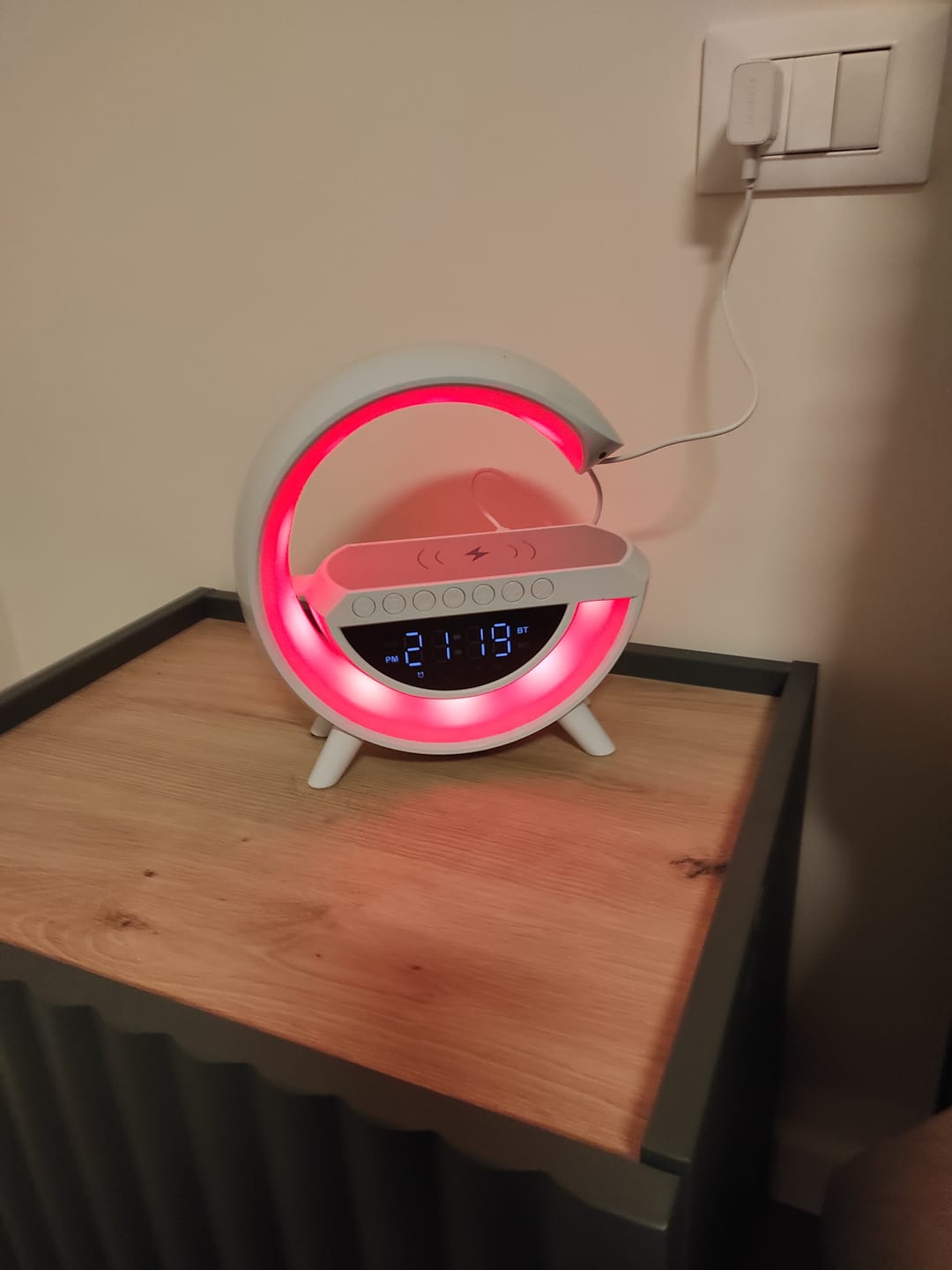 Customer photo review of Cassa musica bluetooth, caricabatterie cellulare wireless, Orologio e sveglia