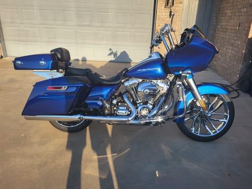 Customer photo review of HR3 Superior Blue 2015S 2014SG CVO Stretched Saddlebags with Speaker Lids  For 14-23 Harley Touring