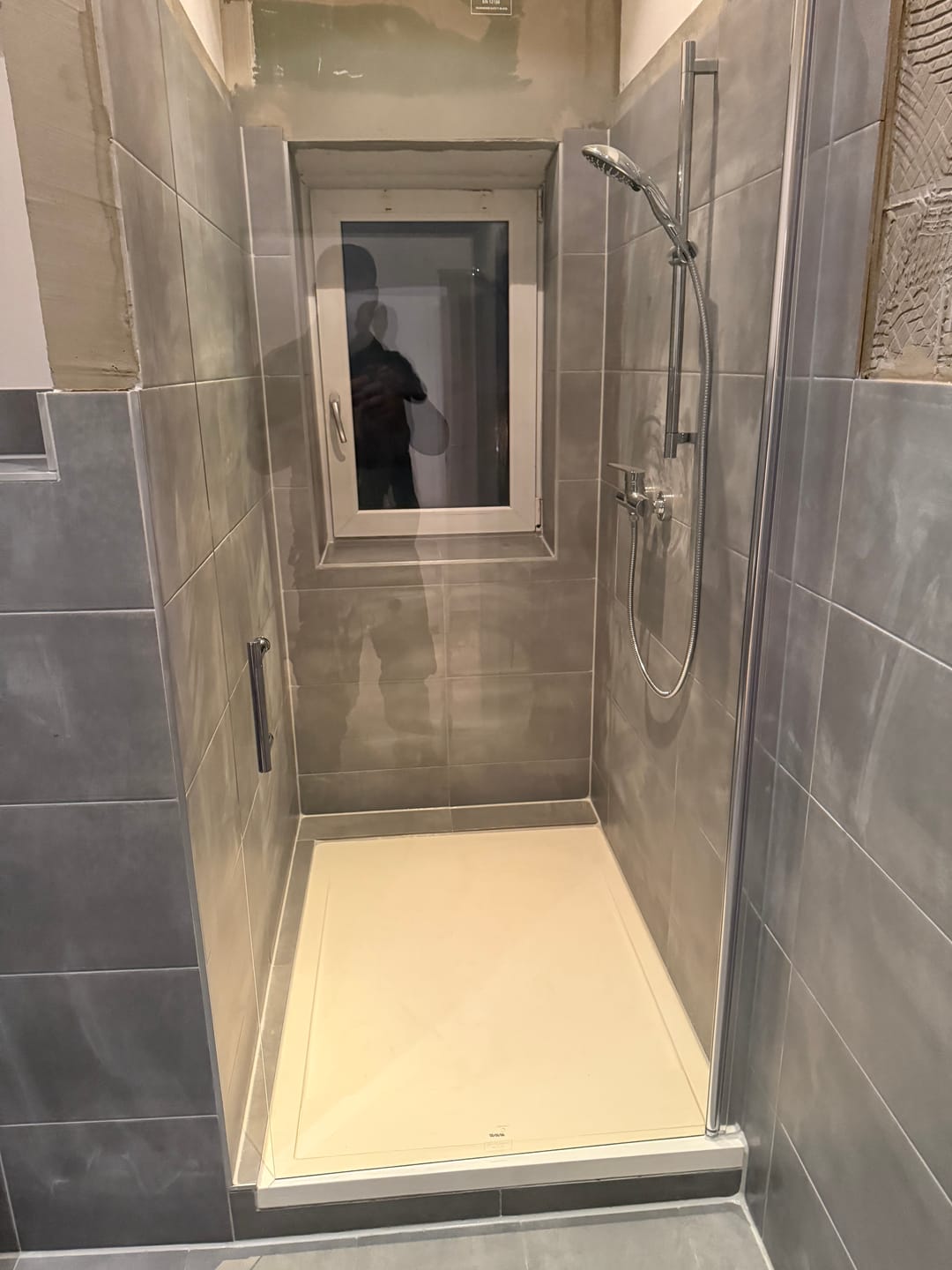 Customer photo review of SONNI Dusche Nischentür Duschtür ESG Glastür mit Nano Beschichtung 70-90cm Höhe 185/195cm