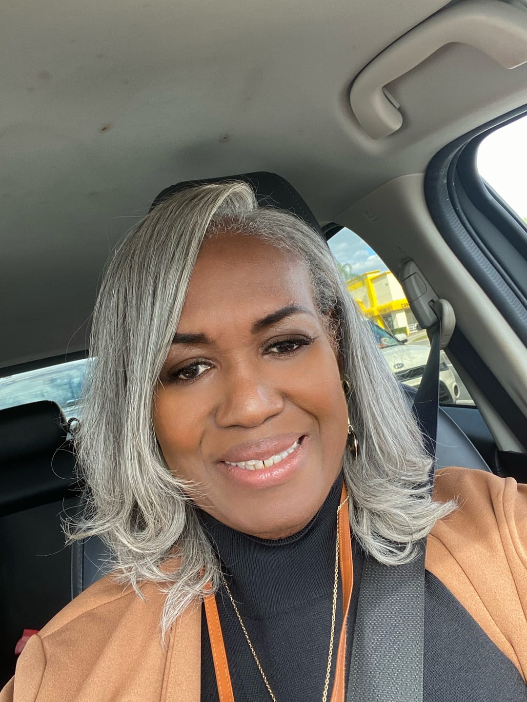 Customer photo review of Luvwin 5x5 Salt And Pepper Glueless Gray Color Pre-Cut Lace Layered Cut Straight Bob Wig 100% Human Hair