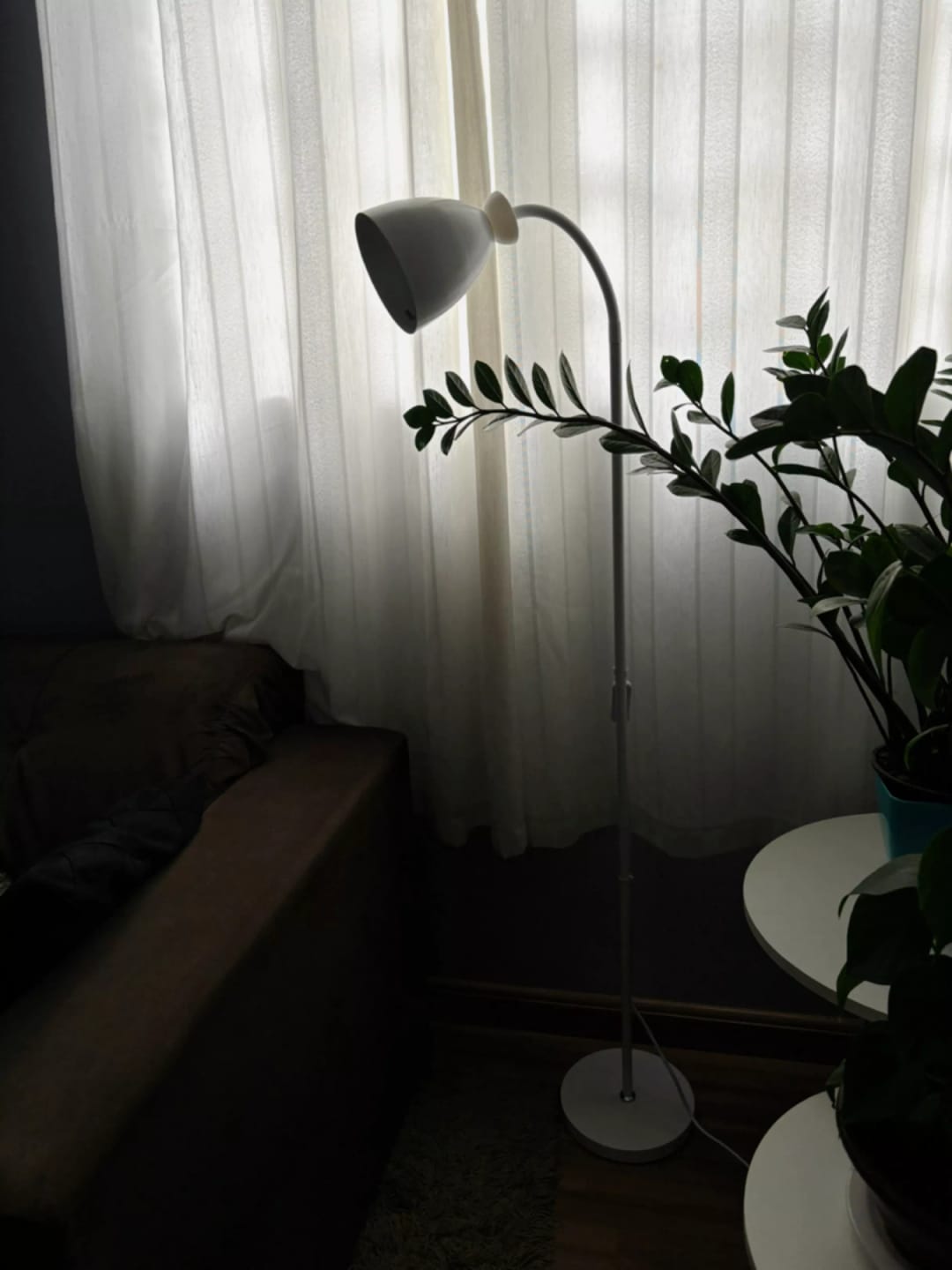 Customer photo review of Luminária de Chão Articulada com Pedestal 360°