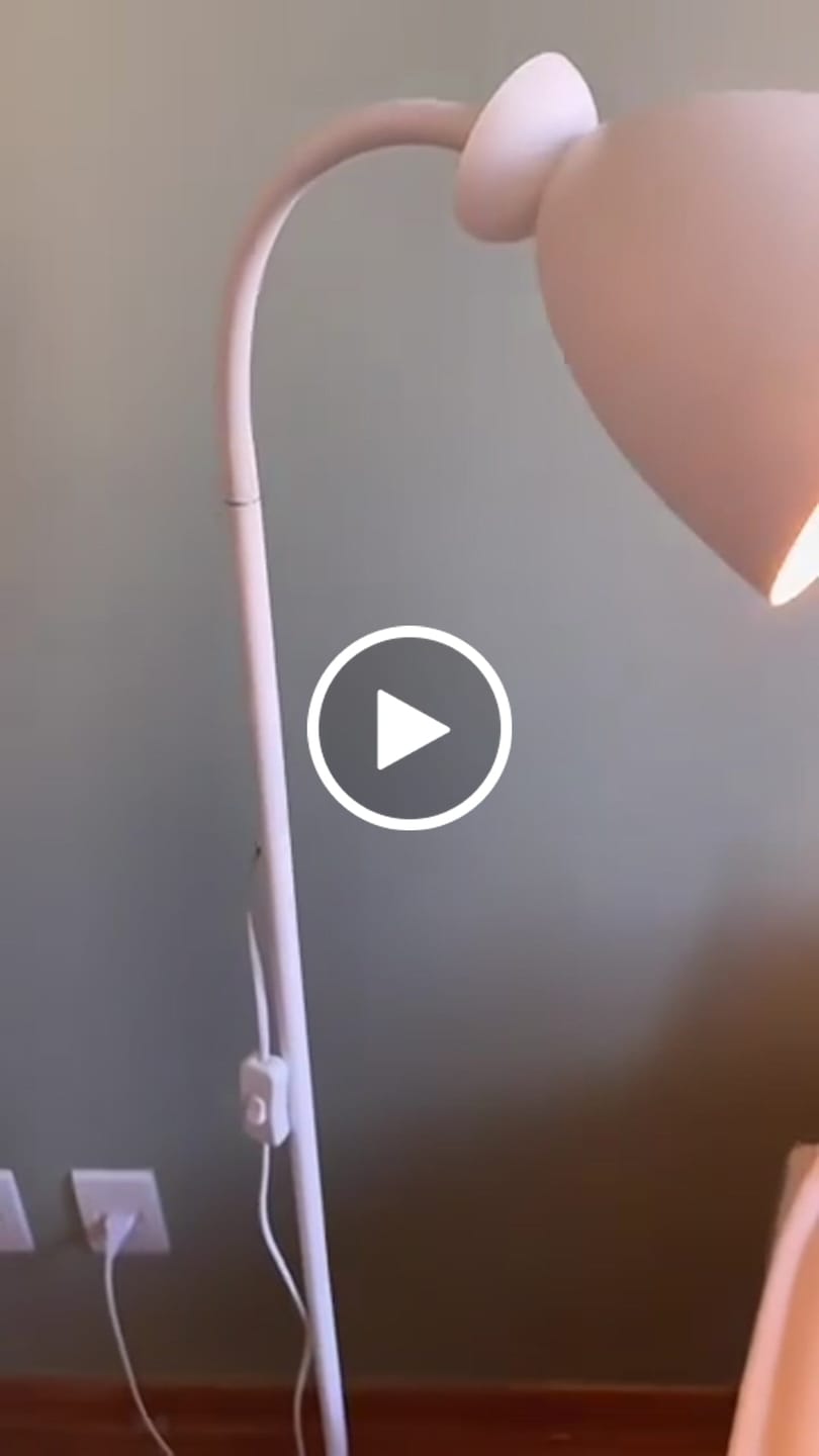 Customer video review of Luminária de Chão Articulada com Pedestal 360°