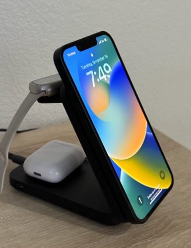 Customer photo review of MagFlo 3 in 1 Wireless Charging Station Qi2