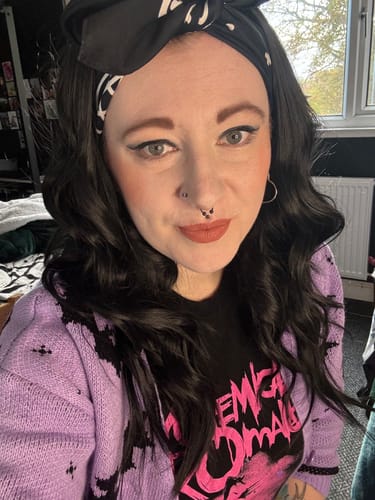 Customer photo review of The Headband Wig Perfect Curl