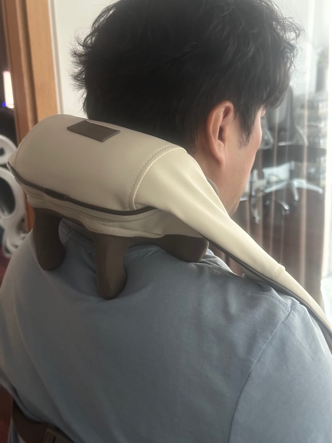 Customer photo review of HiZoo - Neck & Shoulder Massager