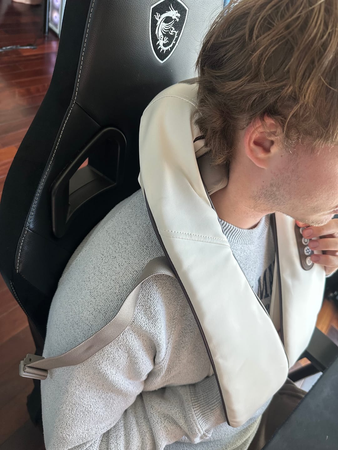 Customer photo review of HiZoo - Neck & Shoulder Massager