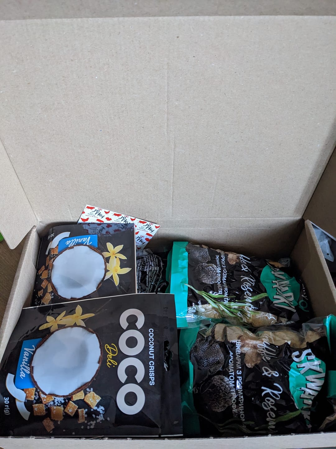 Customer photo review of Кокосові чипси Coco Deli з ваніллю та солоною карамеллю, 30 гр.