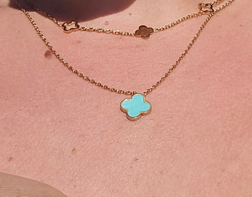 Customer photo review of Ice Blue Clover Kette | 18K vergoldet