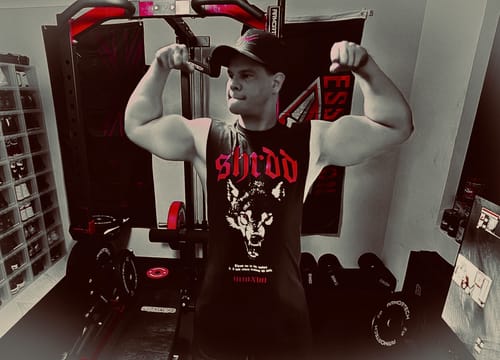 Customer photo review of Wolves - Muscle Singlet - Acid Wash / Red