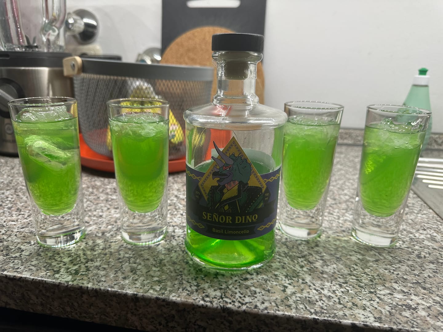 Customer photo review of Señor Dino – Basilikum Limoncello (700 ml)