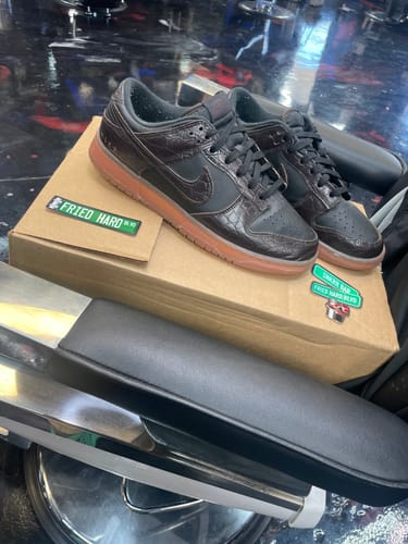 Customer photo review of Dunk Low SE 'Chocolate Croc'