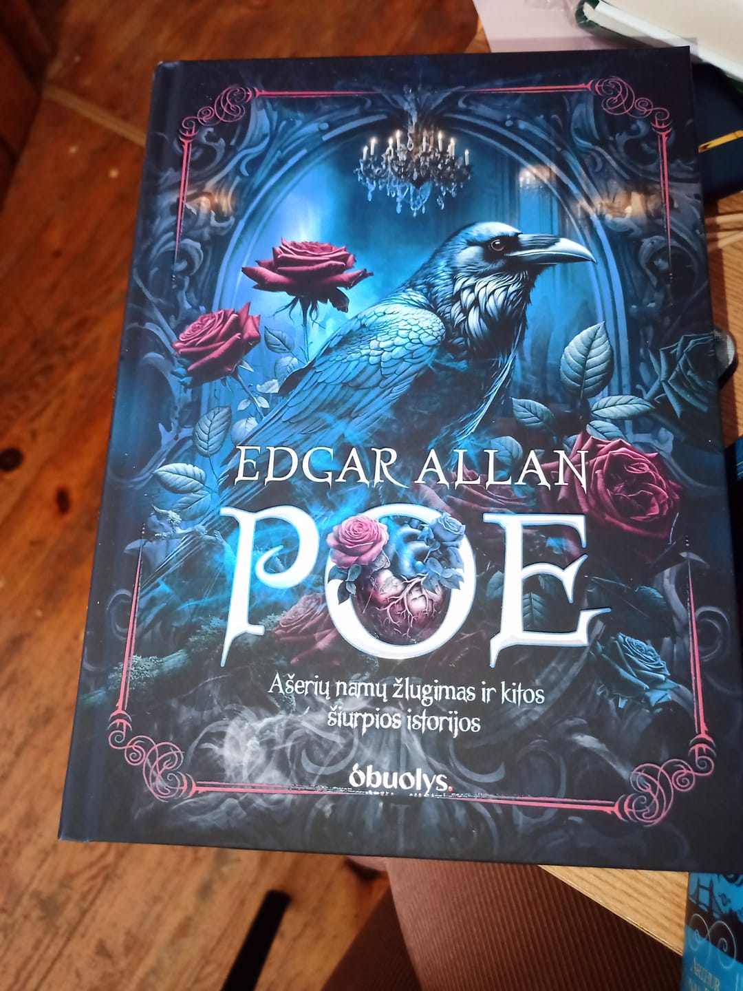 Customer photo review of Ašerių namų žlugimas ir kitos šiurpios istorijos: siaubo istorijų meistro Edgaro Allano Poe šedevrų rinkinys + galimybė personalizuoti