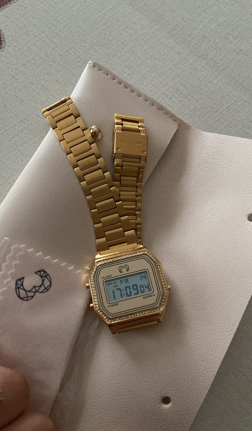 Customer photo review of Reloj Digital Vintage Brillo ~ Oro