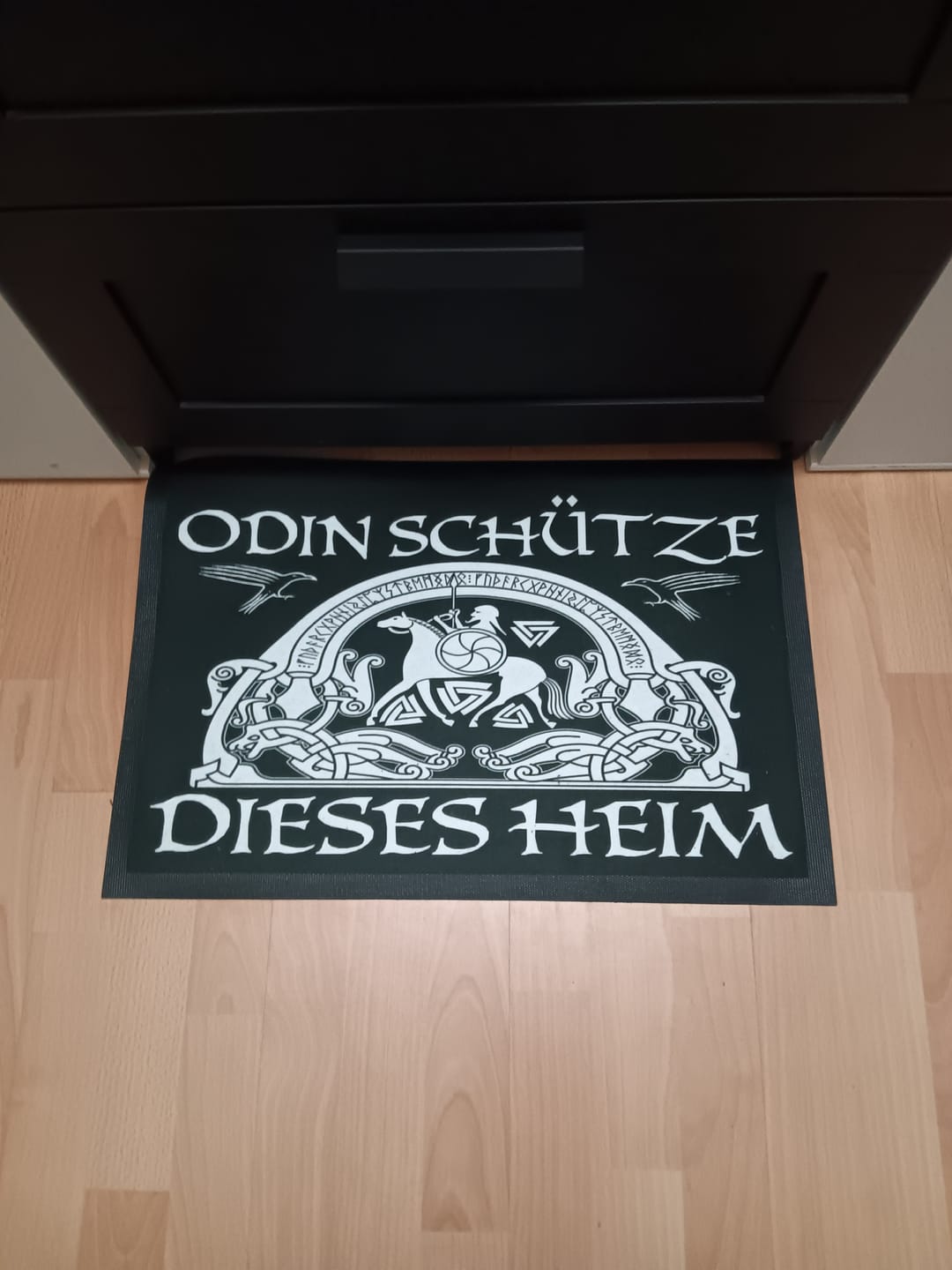 Customer photo review of Wikinger-Fußmatte "Odin Schütze Dieses Heim" – Nordische Deko für dein Zuhause