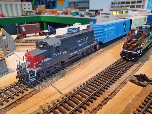 Customer photo review of Athearn Genesis ATHG82827 HO GP9E Locomotive with DCC & Sound, SP #3882