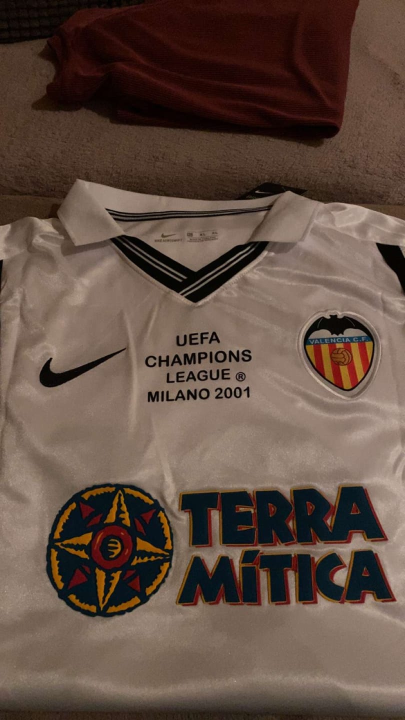 Customer photo review of Pablo Aimar Valencia 2001 Milano Champions Final Retro Football Jersey