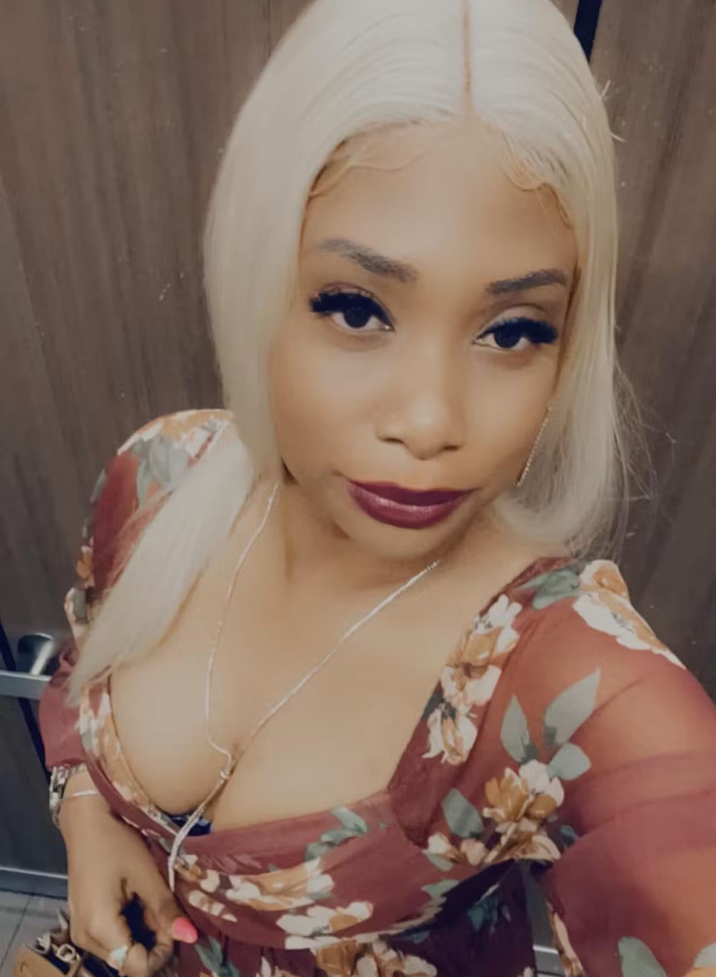 Customer photo review of Luvwin 13x4 Lace 95% White Salt and pepper Straight Platinum Blonde 100% Glueless Human Hair Wig