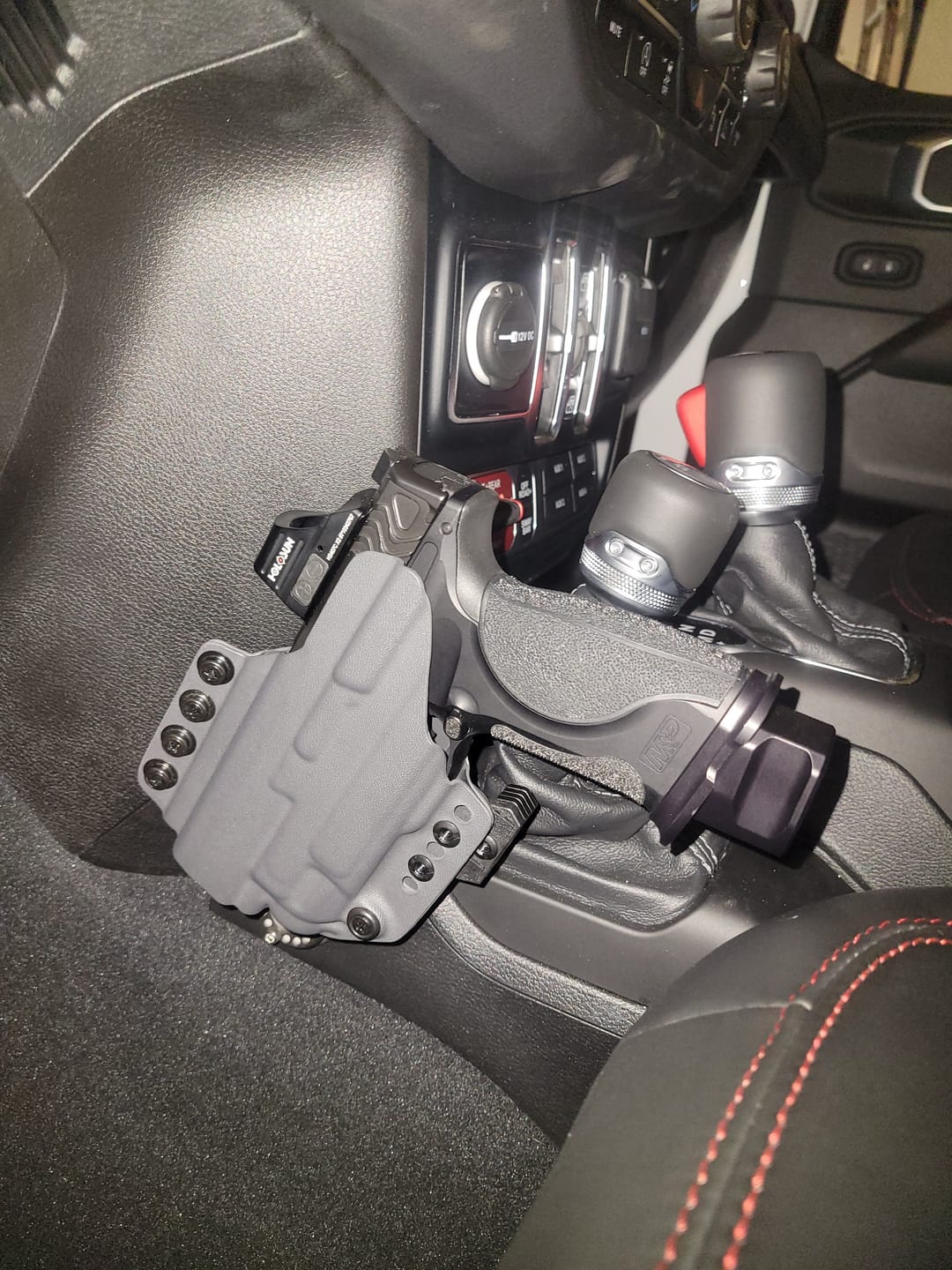 Customer photo review of Gladiator JT Universal Accessory Mount