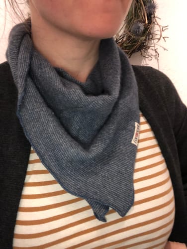 Customer photo review of Upcycling Kaschmir Halstuch Blau
