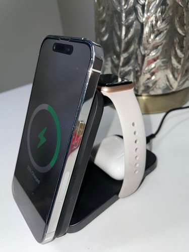 Customer photo review of MagFlo 3 in 1 Wireless Charging Station Qi2