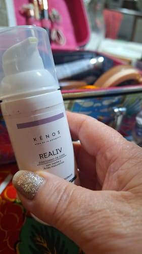 Customer photo review of Realiv - Contorno de ojos
