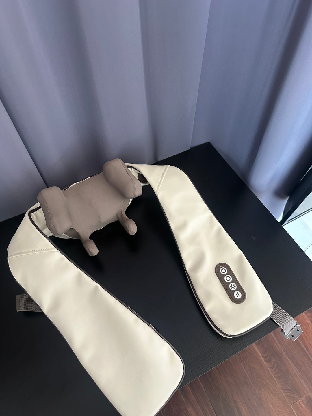 Customer photo review of HiZoo - Neck & Shoulder Massager