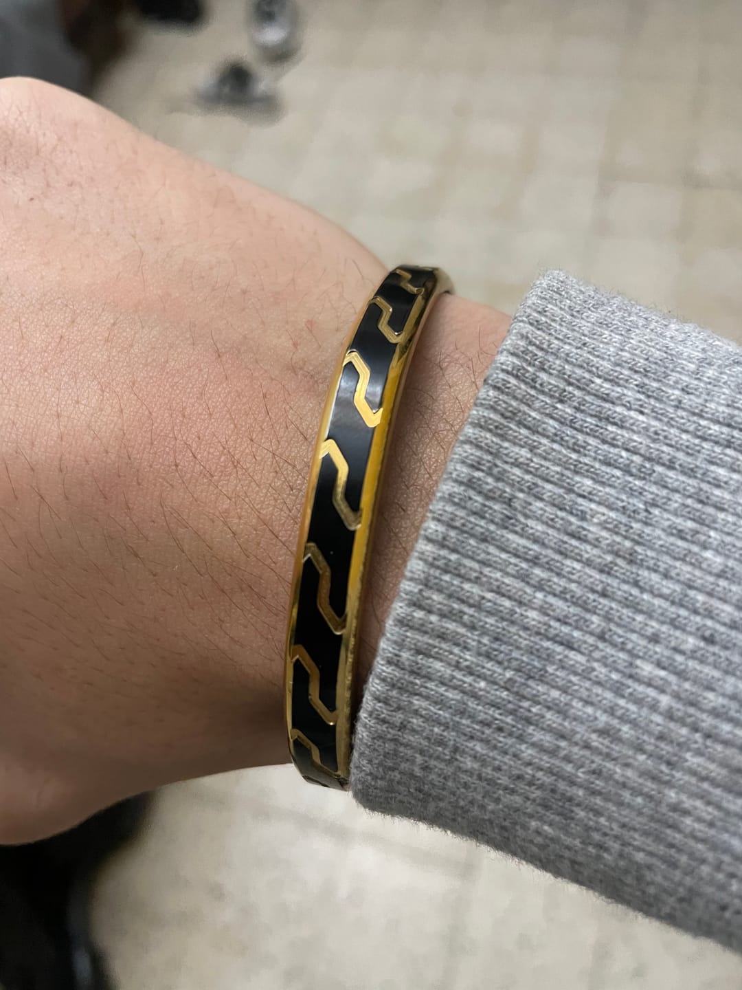 Customer photo review of JULIVNO CUFF - BLACK/GOLD