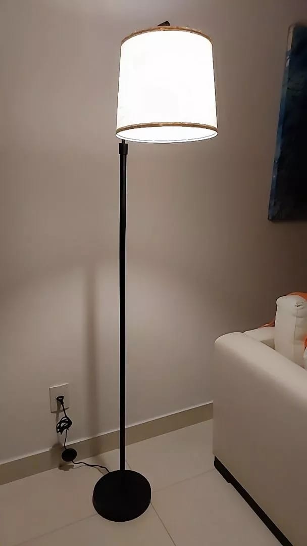 Customer photo review of Luminária de Chão Dimerizável com 3 Níveis de Iluminação