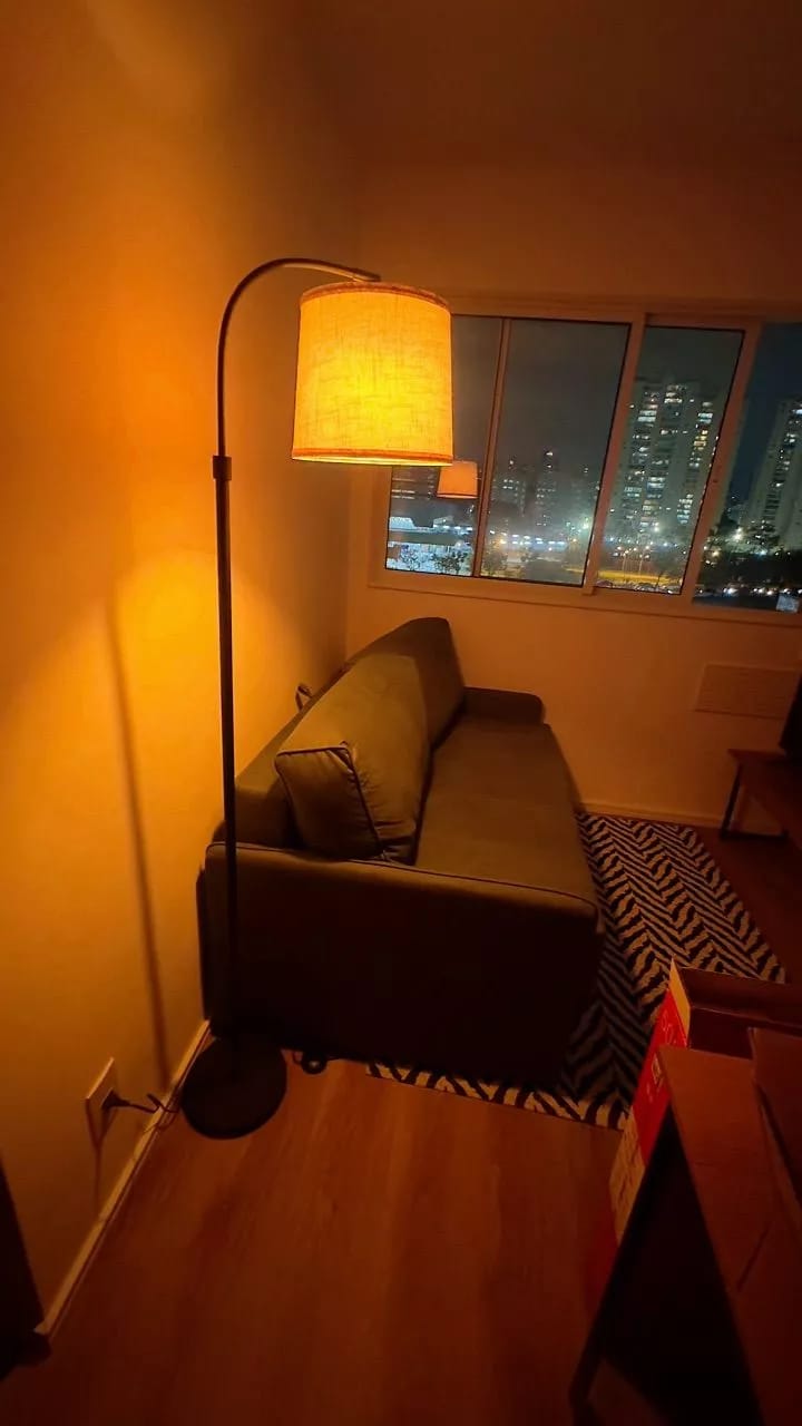 Customer photo review of Luminária de Chão Dimerizável com 3 Níveis de Iluminação