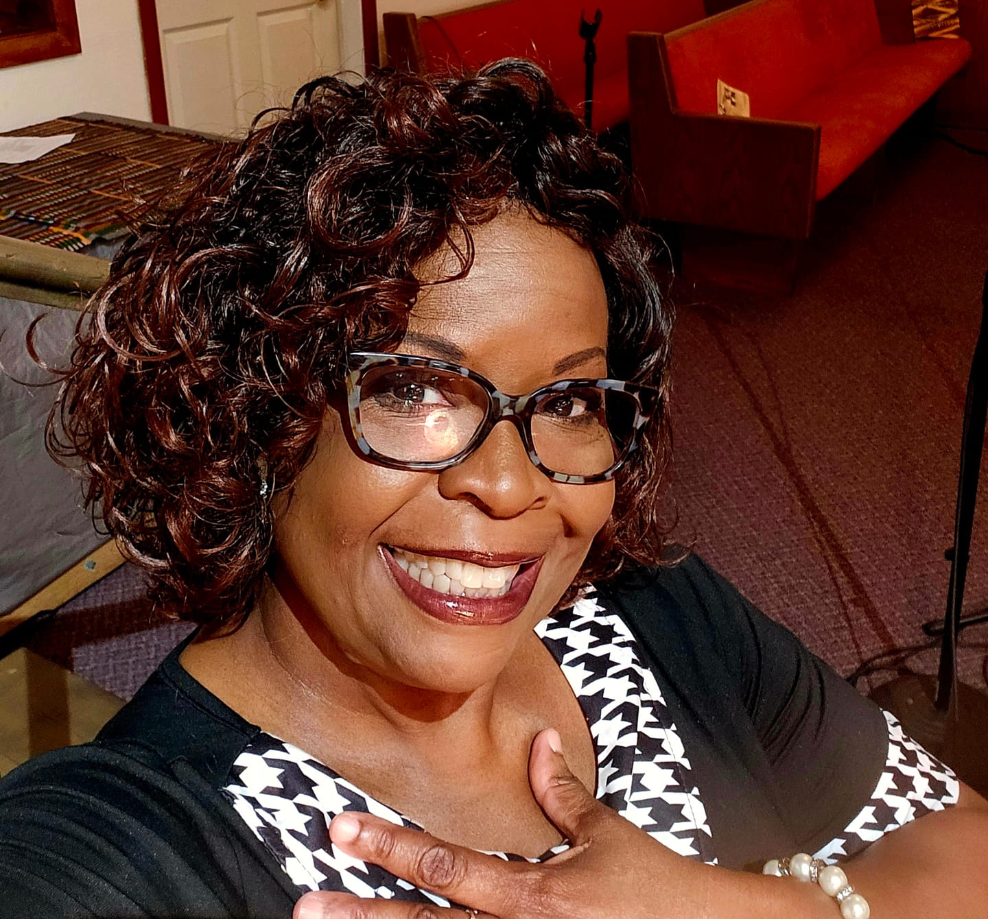 Customer photo review of Vanessa Party Lace Deep J Part Fashion Wig - JESSY