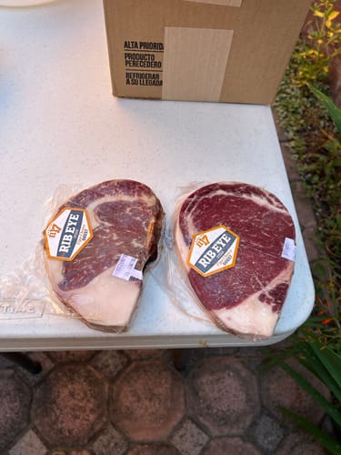 Reseña con foto de un cliente sobre Rib Eye Steak