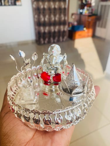 Customer photo review of meenakari Round Chouki 3"x3"
